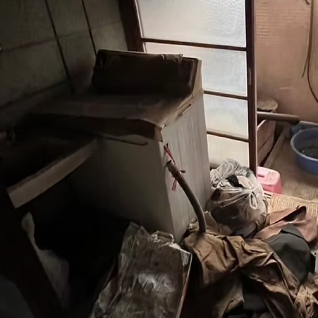 空き家になったゴミ屋敷片付け Before